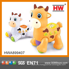 Забавная пластмассовая игрушечная молочная корова b / o игрушка для животных с музыкальной пластиковой игрушечной коровой